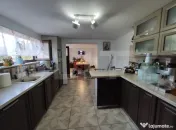 Casa spatioasa de 250mp cu 7 camere si teren de 957 mp in Do