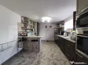 Casa spatioasa de 250mp cu 7 camere si teren de 957 mp in Do