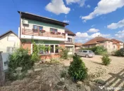 Casa spatioasa de 250mp cu 7 camere si teren de 957 mp in Do