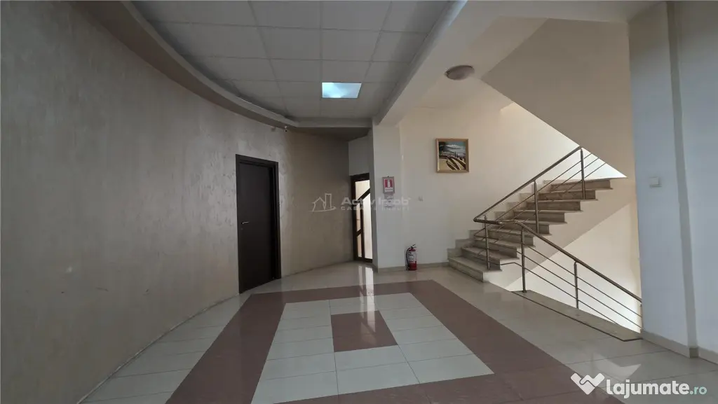 Cladire comerciala - birouri, P 3, stradal, teren 3511 mp - - Craiova (Dolj)