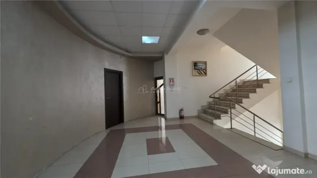 Cladire comerciala - birouri, P 3, stradal, teren 3511 mp - - Craiova (Dolj)