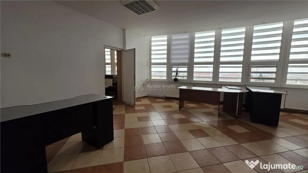 Cladire comerciala - birouri, P 3, stradal, teren 3511 mp - - Craiova (Dolj)