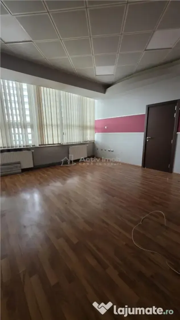 Cladire comerciala - birouri, P 3, stradal, teren 3511 mp - - Craiova (Dolj)