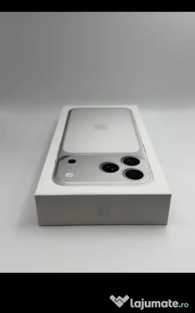 iPhone 17 pro max silver