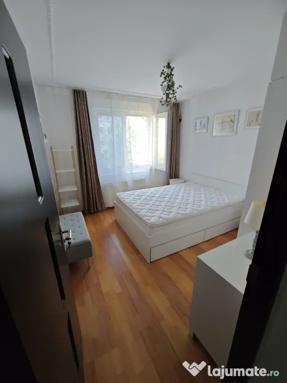 Vand Apartament 2 camere decomandat, Piața Minis