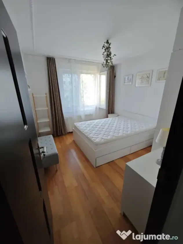 Vand Apartament 2 camere decomandat, Piața Minis