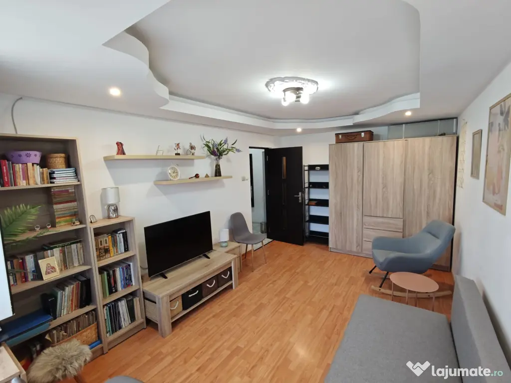Vand Apartament 2 camere decomandat, Piața Minis