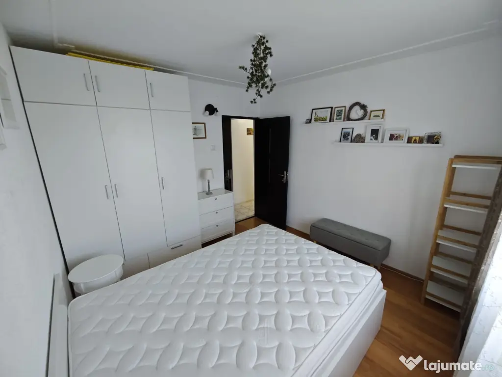 Vand Apartament 2 camere decomandat, Piața Minis
