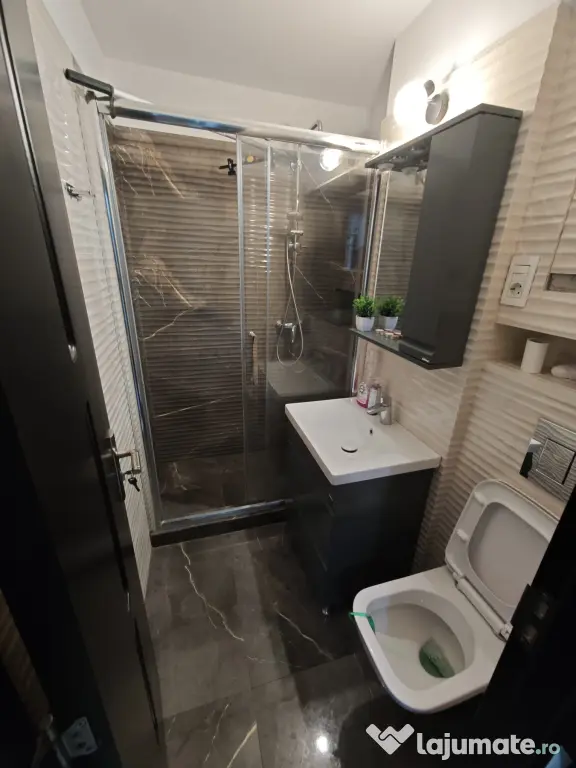 Vand Apartament 2 camere decomandat, Piața Minis