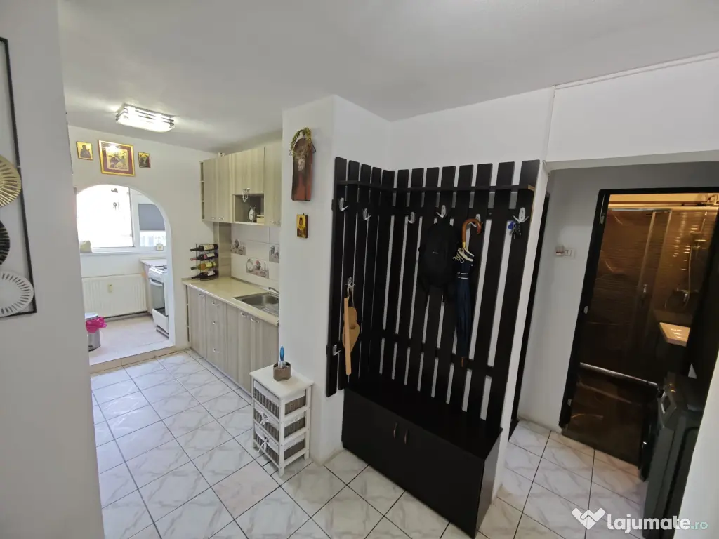 Vand Apartament 2 camere decomandat, Piața Minis