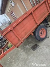 Vand tractor împreună cu remorca si plug
