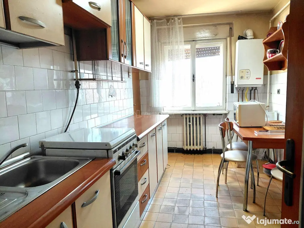 Apartament decomandat 3 camere etaj 3 Baia Mare Central - Baia Mare (Maramures)