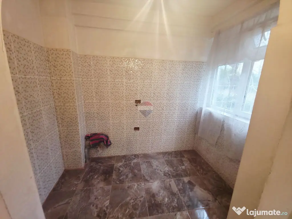 Apartament 3 camere | Savinesti | Semifinisat - Savinesti (Neamt)