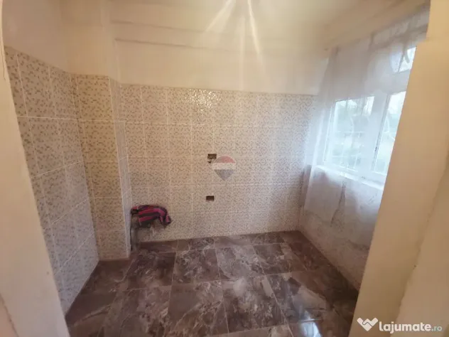 Apartament 3 camere | Savinesti | Semifinisat - Savinesti (Neamt)