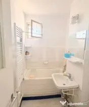 Apartament de vanzare 3 camere decomandat central 
