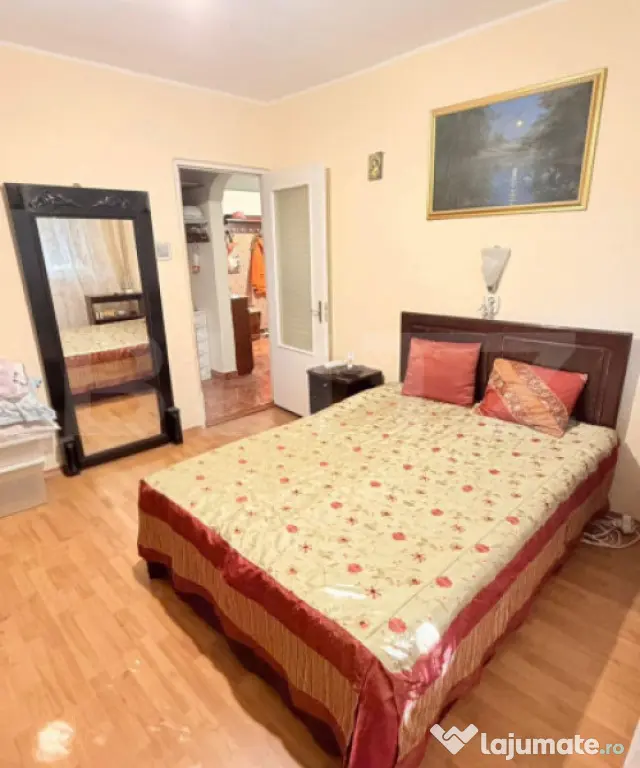 Apartament de vanzare 3 camere decomandat central - Galati (Galati)