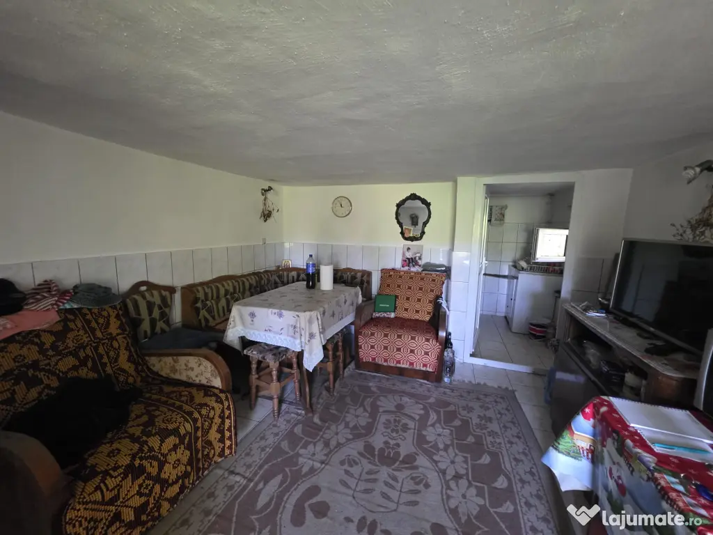 Casă de vacanță în Fundata, Brașov – 3.300 mp teren, acces direct din DN73