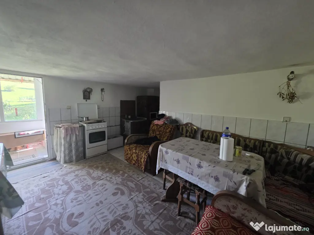 Casă de vacanță în Fundata, Brașov – 3.300 mp teren, acces direct din DN73