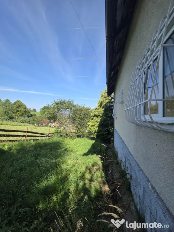 Casă de vacanță în Fundata, Brașov – 3.300 mp teren, acces direct din DN73