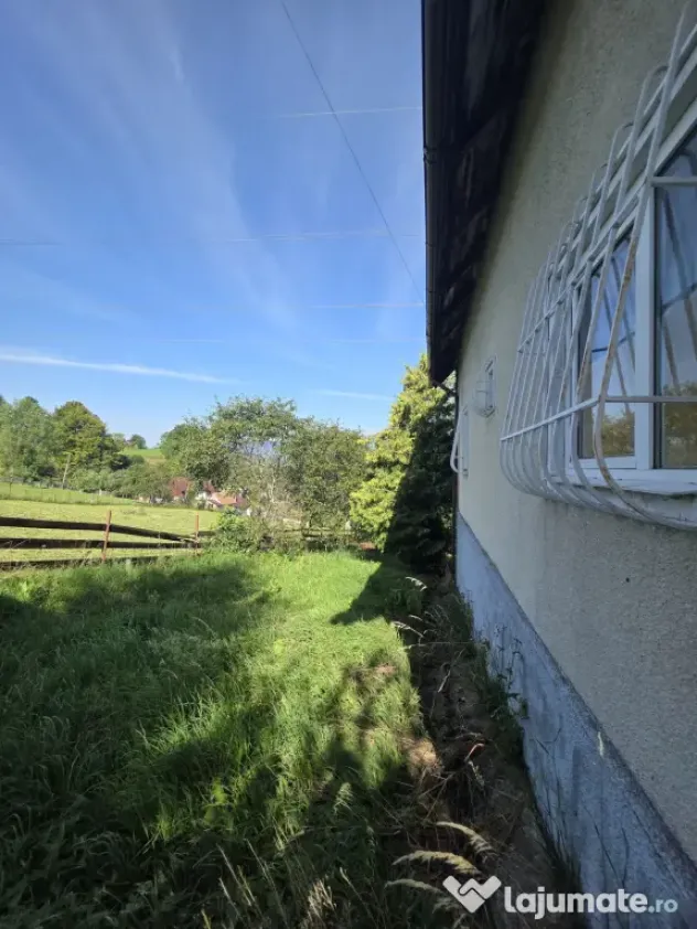 Casă de vacanță în Fundata, Brașov – 3.300 mp teren, acces direct din DN73