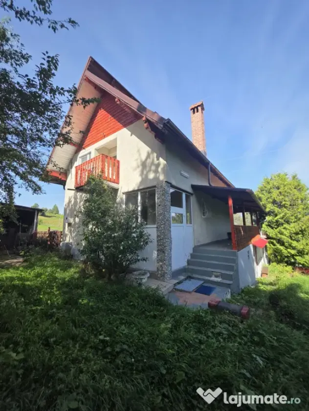 Casă de vacanță în Fundata, Brașov – 3.300 mp teren, acces direct din DN73