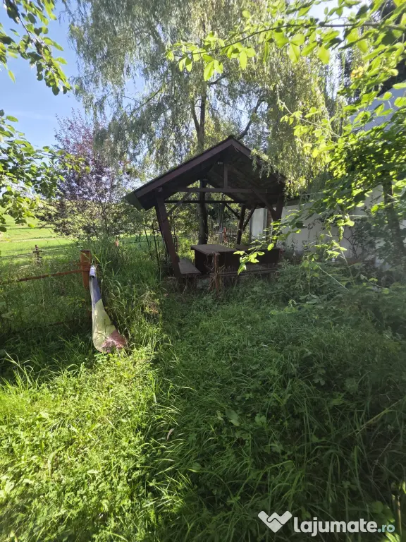 Casă de vacanță în Fundata, Brașov – 3.300 mp teren, acces direct din DN73