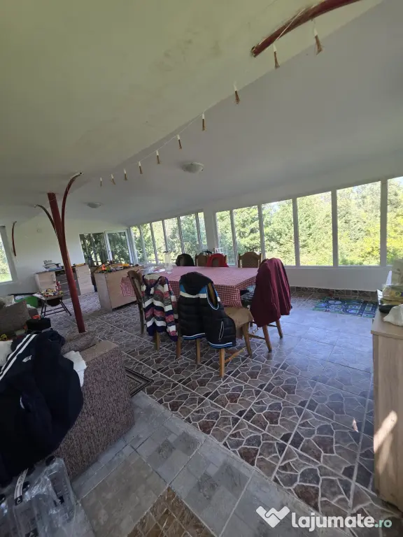 Casă de vacanță în Fundata, Brașov – 3.300 mp teren, acces direct din DN73
