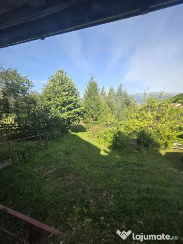 Casă de vacanță în Fundata, Brașov – 3.300 mp teren, acces direct din DN73