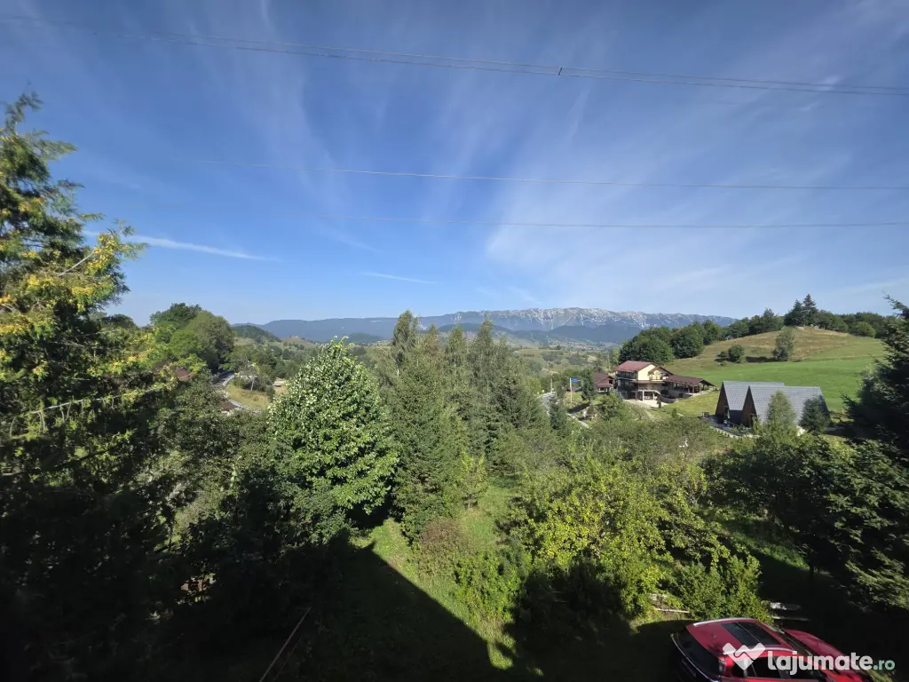 Casă de vacanță în Fundata, Brașov – 3.300 mp teren, acces direct din DN73