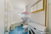 Apartament cu 3 camere, in zona Boul Rosu 