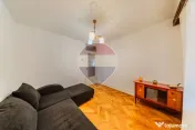 Apartament cu 3 camere, in zona Boul Rosu 