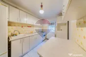 Apartament cu 3 camere, in zona Boul Rosu 