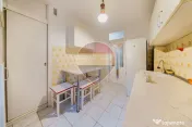 Apartament cu 3 camere, in zona Boul Rosu 