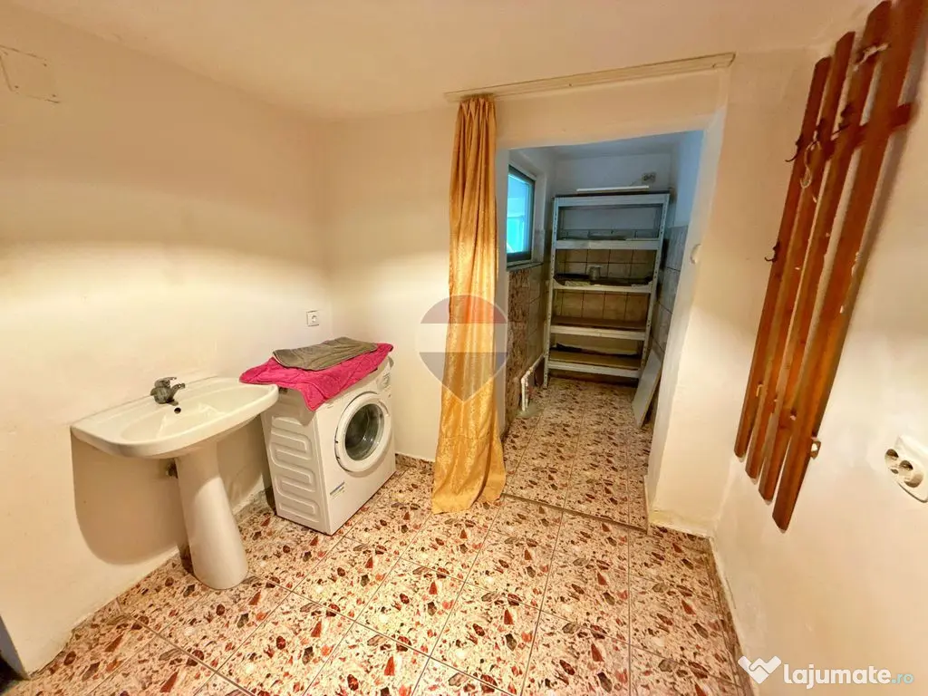 Casă cu 5 camere și garaj, de închiriat în zona Boul ... - Arad (Arad)