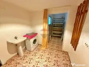 Casă cu 5 camere și garaj, de închiriat în zona Boul ... 