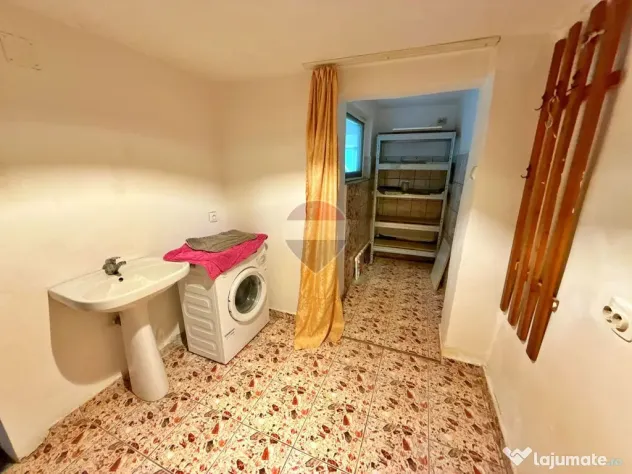 Casă cu 5 camere și garaj, de închiriat în zona Boul ... - Arad (Arad)