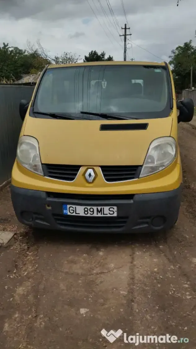 Vând Renault trafic 8+1