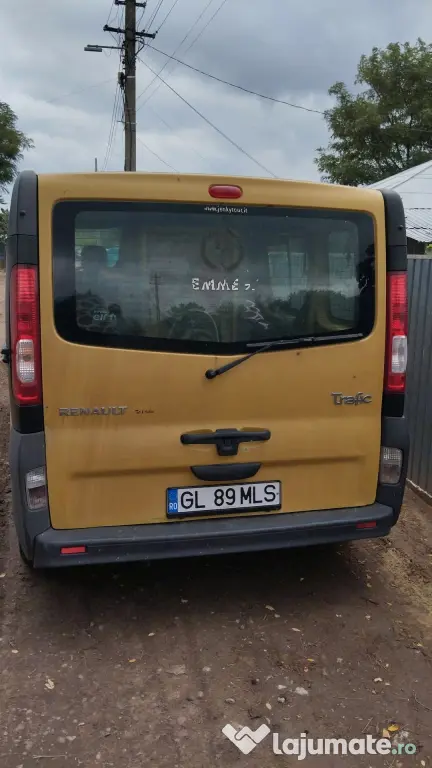 Vând Renault trafic 8+1