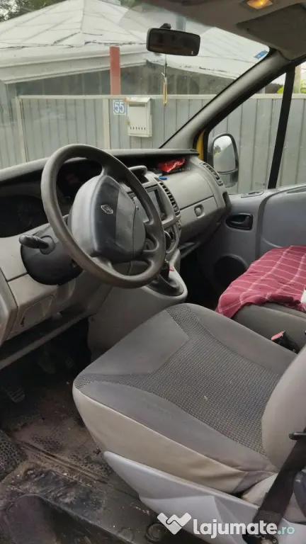 Vând Renault trafic 8+1