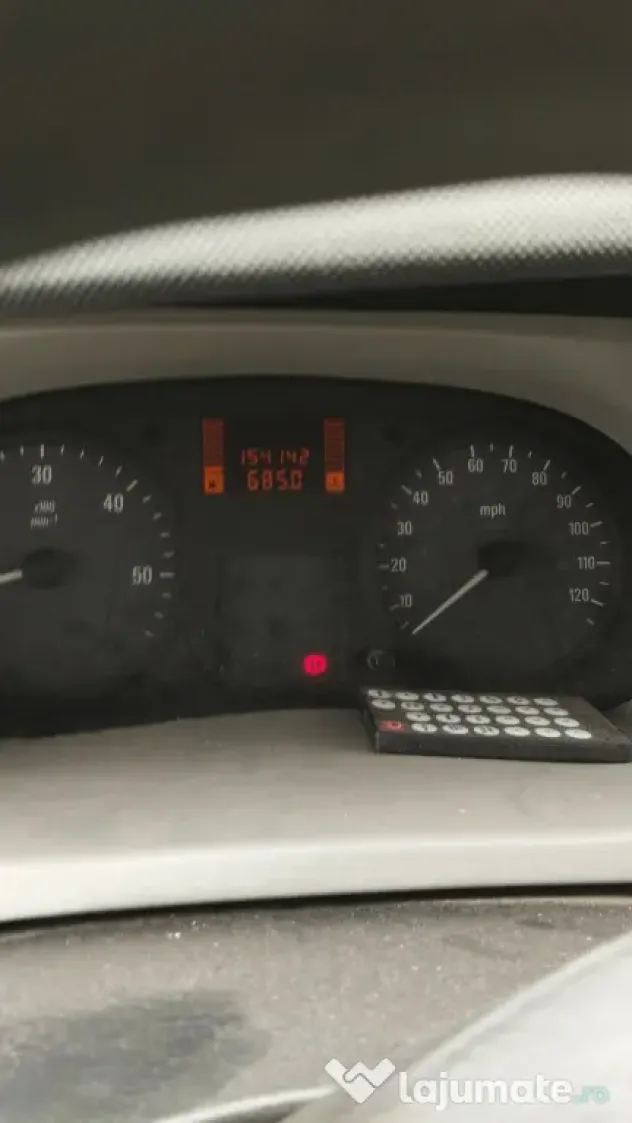 Vând Renault trafic 8+1