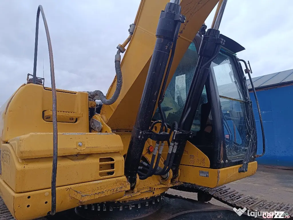 Excavator pe senile Caterpillar 323D L, 25 tone, 2008 - Negresti Oas (Satu-Mare)