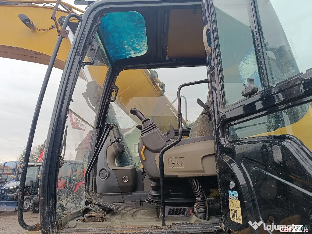 Excavator pe senile Caterpillar 323D L, 25 tone, 2008 - Negresti Oas (Satu-Mare)