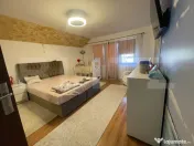 Casă cu 4 dormitoare, terasă de 50 mp, garaj și teren 500 