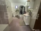 Casă cu 4 dormitoare, terasă de 50 mp, garaj și teren 500 