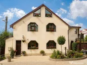 Casa de vanzare, pretabil pensiune, Suceava, zona Burdujeni 