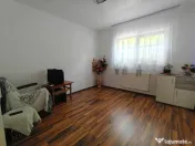 Apartament 3 camere, parter de vilă, 2 parcări | zona Ceta 