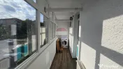 Apartament 2 camere – renovat complet, etaj 1, cu boxă...