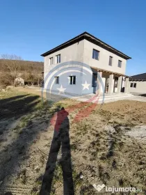 Vilă semifinisată de vânzare str. Remetea 217 mp si 67...