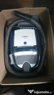 Vând aspirator bosch 