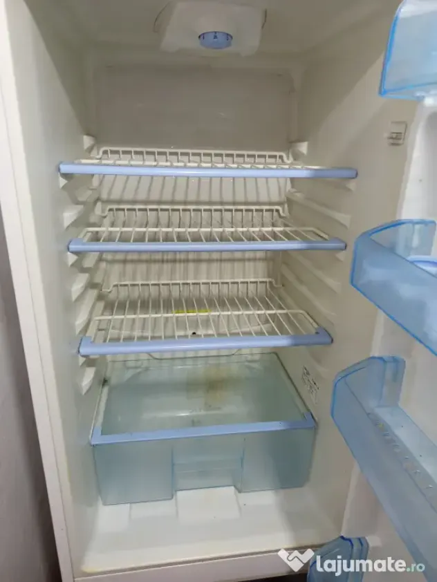 Frigider și mașina de spălat Arctic